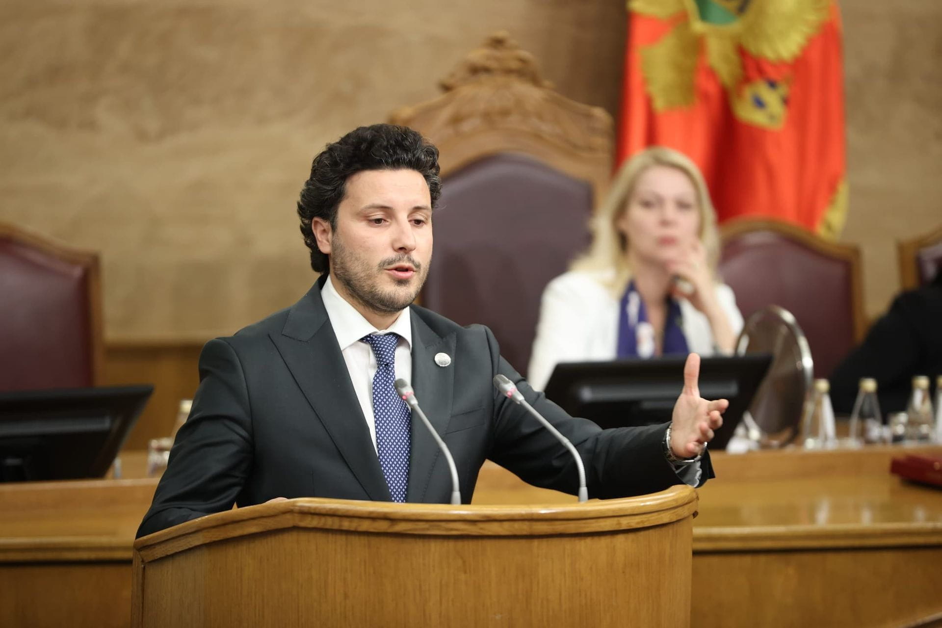 Abazović: Neću podnijeti ostavku, u Srebrenici se desio genocid nad Bošnjacima i ja ga osuđujem