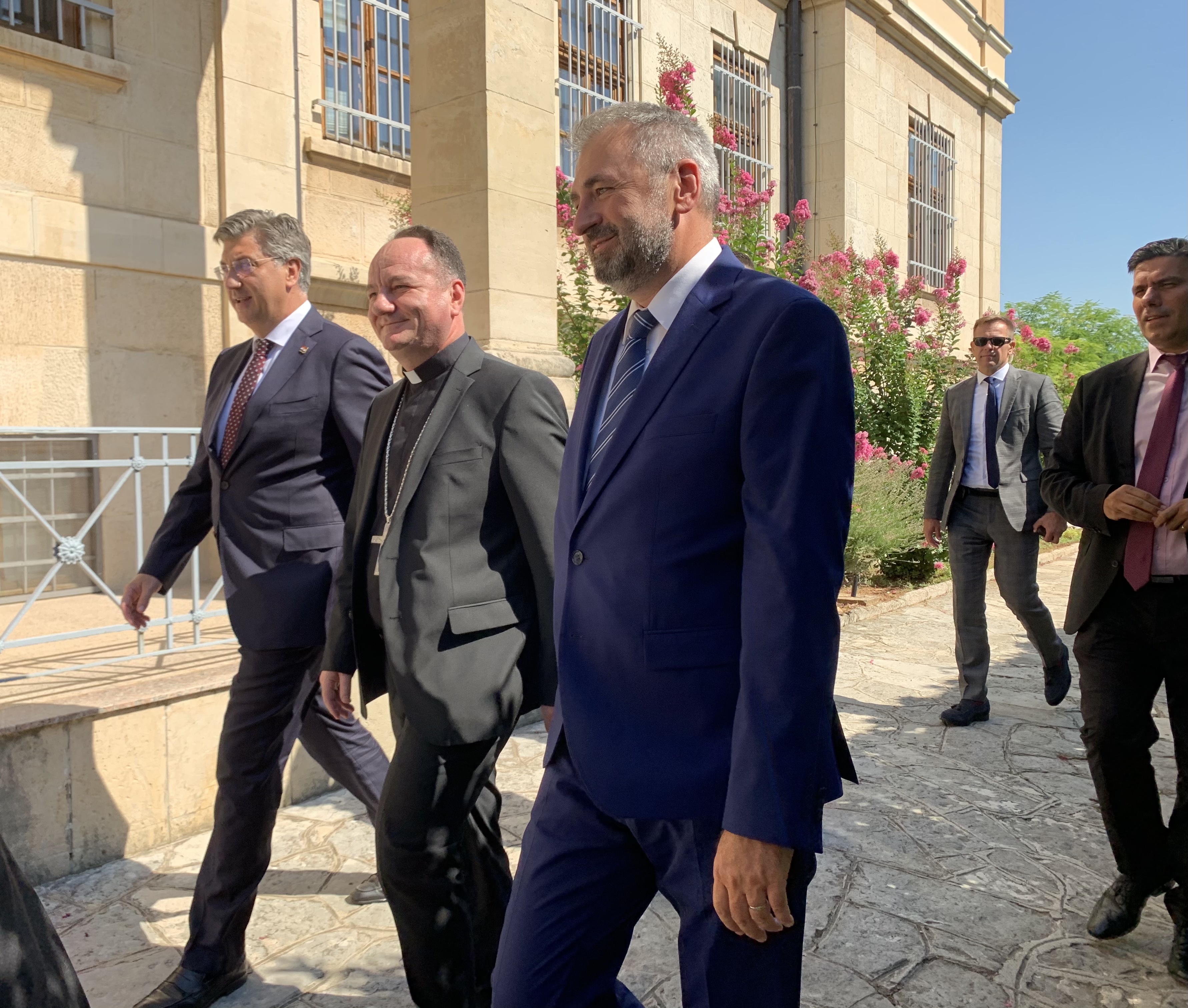 CC67A8EB-211C-4DF2-ACC6-436860139377