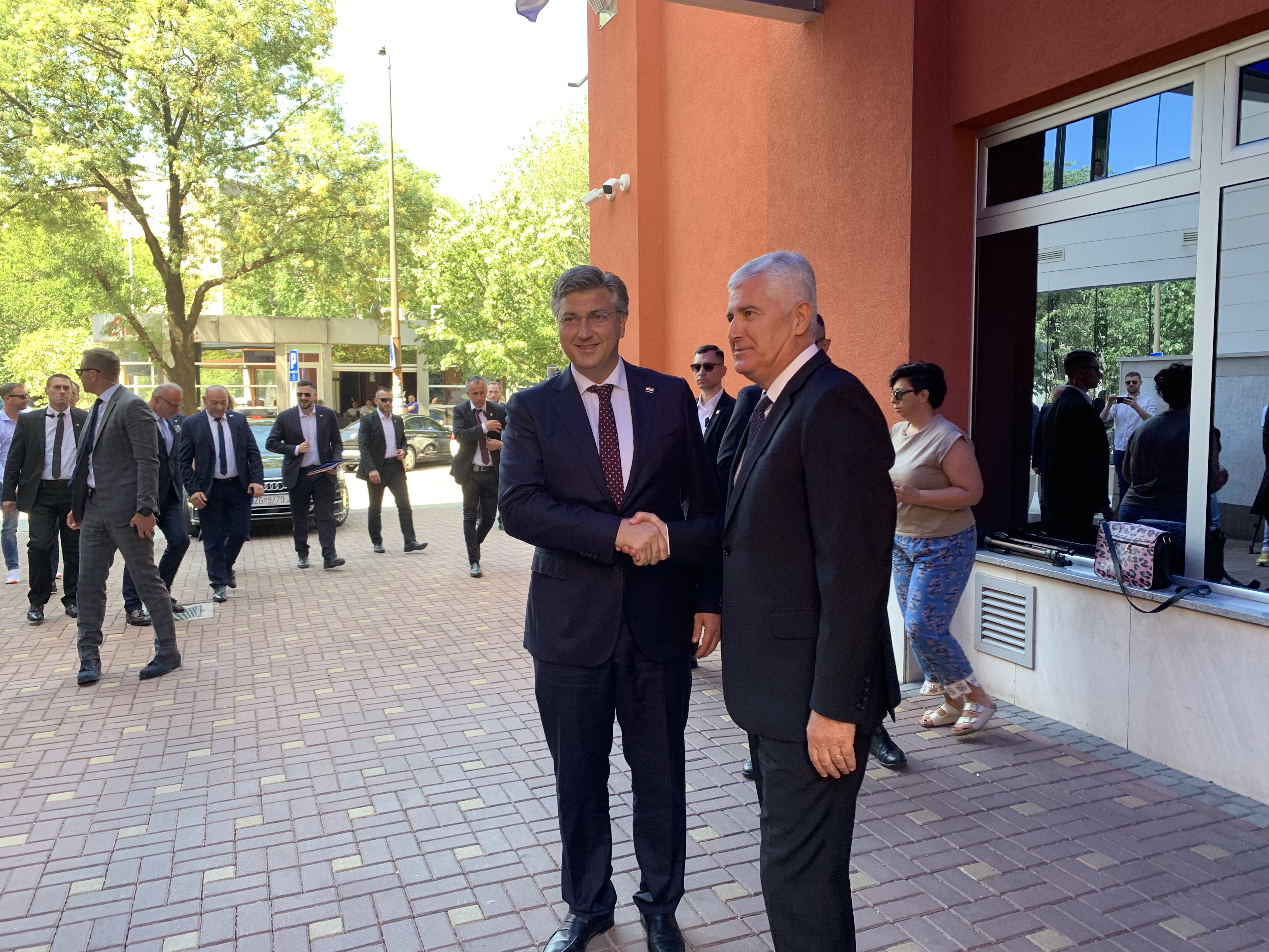 0C36633E-3E8D-4E9B-8BA3-4CF44E701288