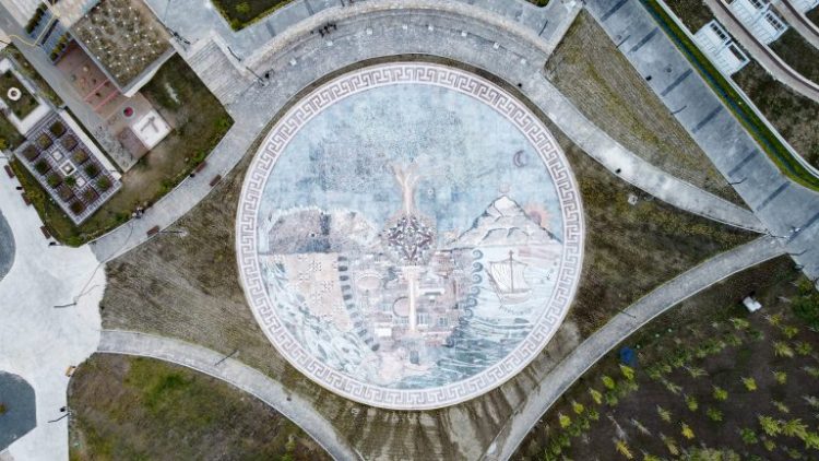 1659102849-1659086437-AA-20220729-28527067-28527051-TURKIYE_PODNI_MOZAIK_U_GUINNESSOVOJ_KNJIZI_SVJETSKIH_REKORDA-768x432-750x422