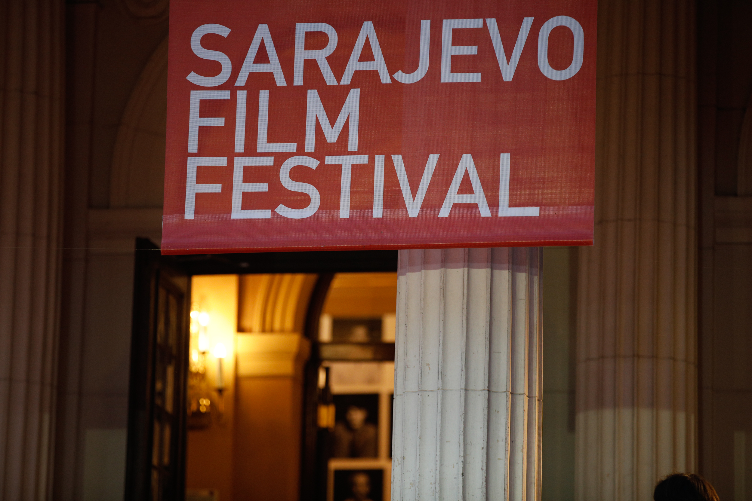 Zatvaranje 28. Sarajevo Film Festivala: Crvenim tepihom prošetala ekipa filma ”Praznik rada”