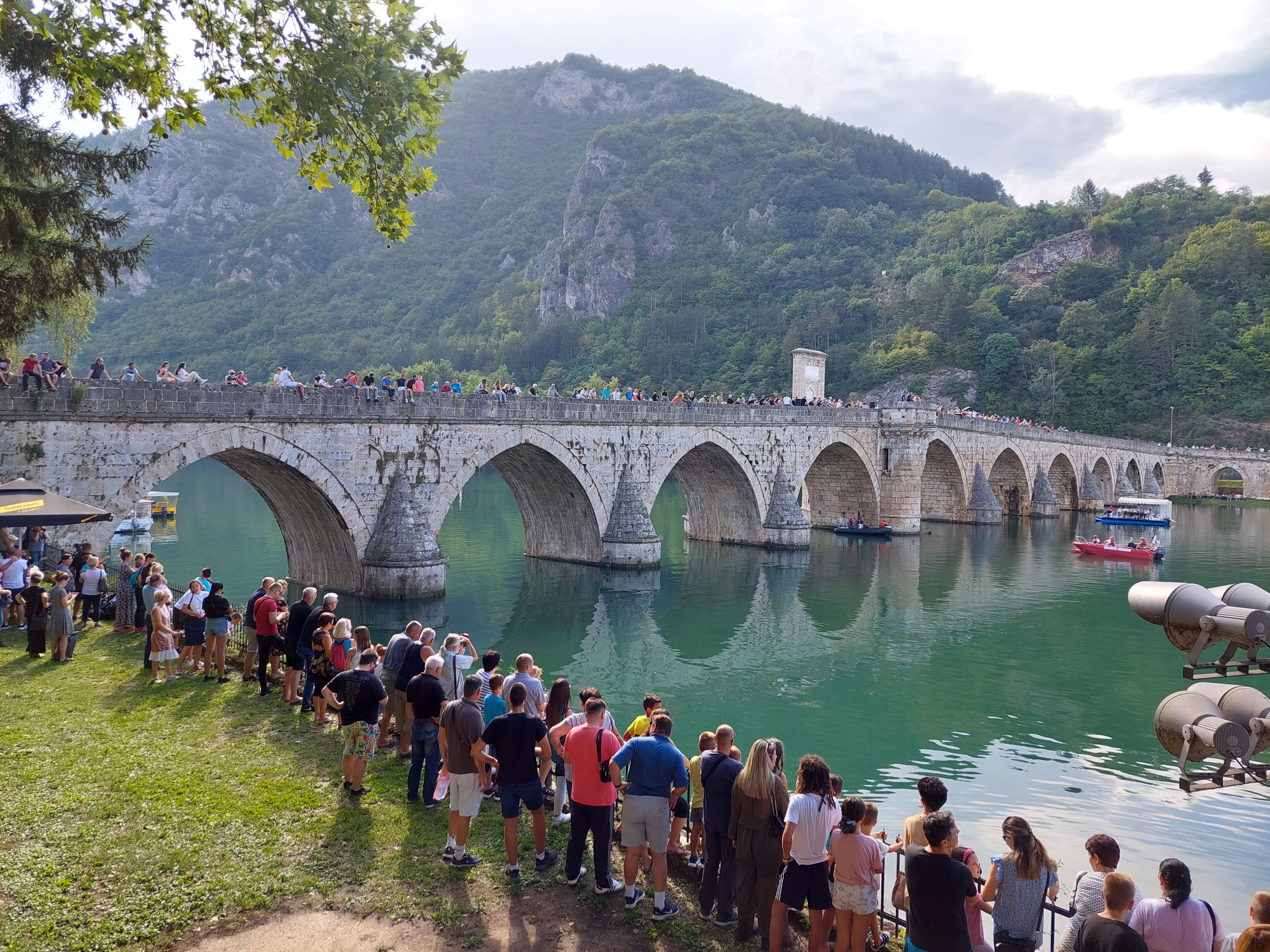 "Skokovi sa višegradske ćuprije"