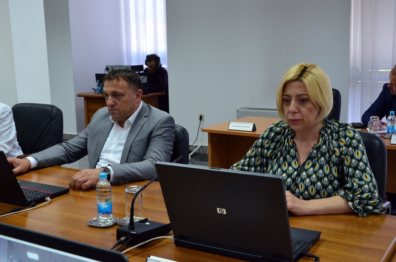 thumbnail_Vlada328_02