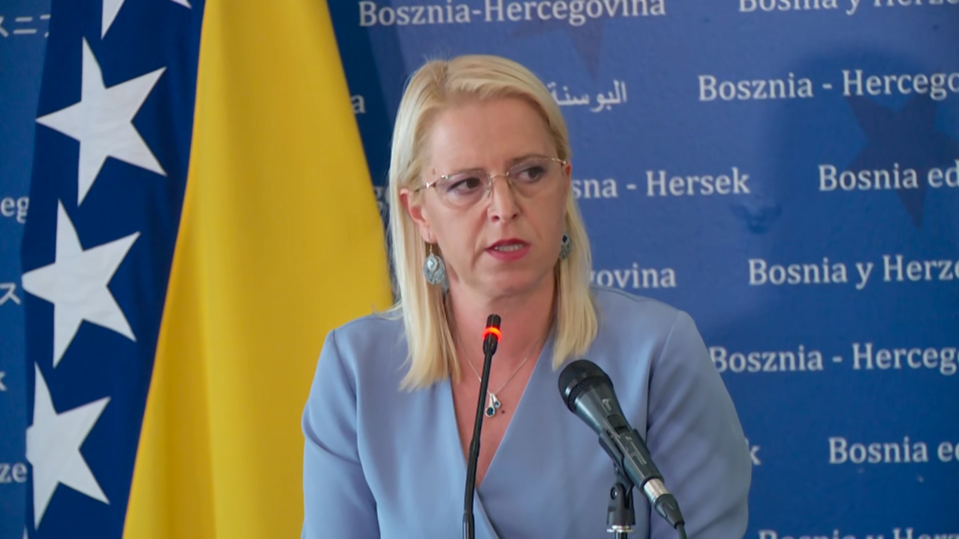 SA-.00_00_16_08.Still001