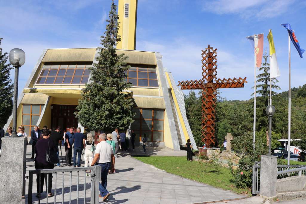 l_20cf7ba49ac6b9cc58a8ed8f2db1e612