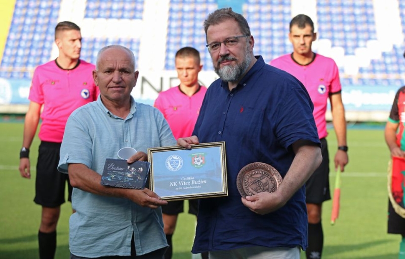 51181ebdd27076cab5337f8967419205