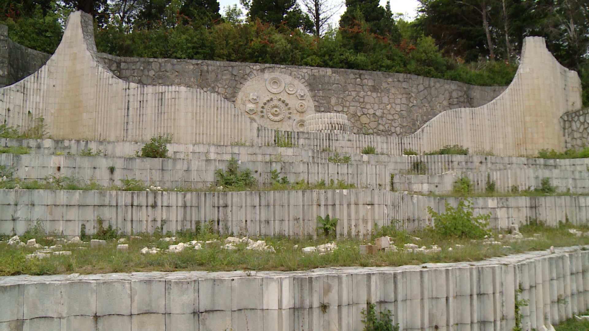 SA-PARTIZANSKO GROBLJE PKG-DJK-1(20220915-145143958).mxf.00_00_11_15.Still002