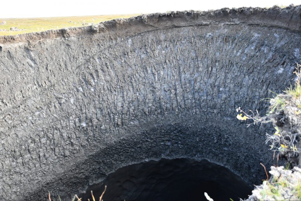 1663514231-AA-20220918-28928331-28928326-NAUCNICI_UPOZORAVAJU_SIBIRSKI_KRATERI_I_SUMSKI_POZARI_MOGLI_BI_BITI_PREDZNACI_KLIMATSKE_KATASTROFE-scaled-e1663514282311-1024x685