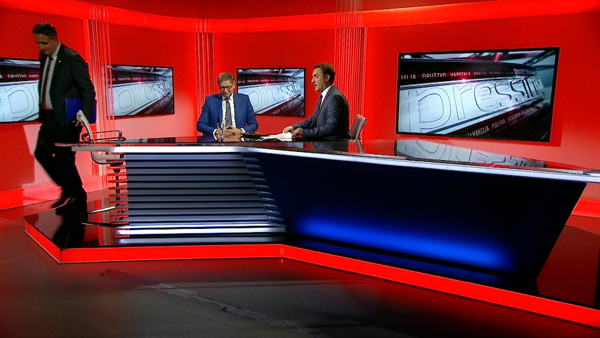 SA-PRESSING-210922-01.20_04_58_22.Still001