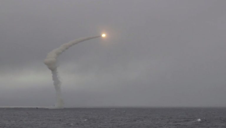 1663960632-2022-09-16T095049Z_1820111543_RC29IW9NNDTM_RTRMADP_3_RUSSIA-MILITARY-ARCTIC-DRILLS-768x437