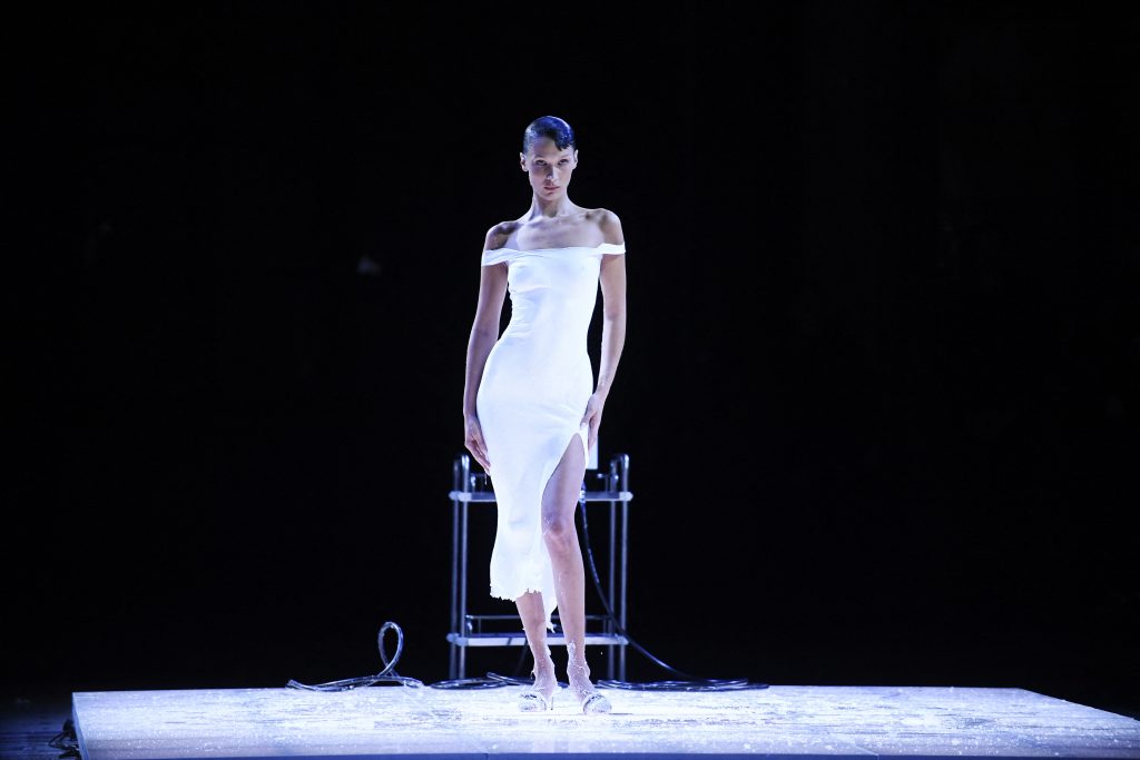 1664634360-000_32KG32K-1024x683