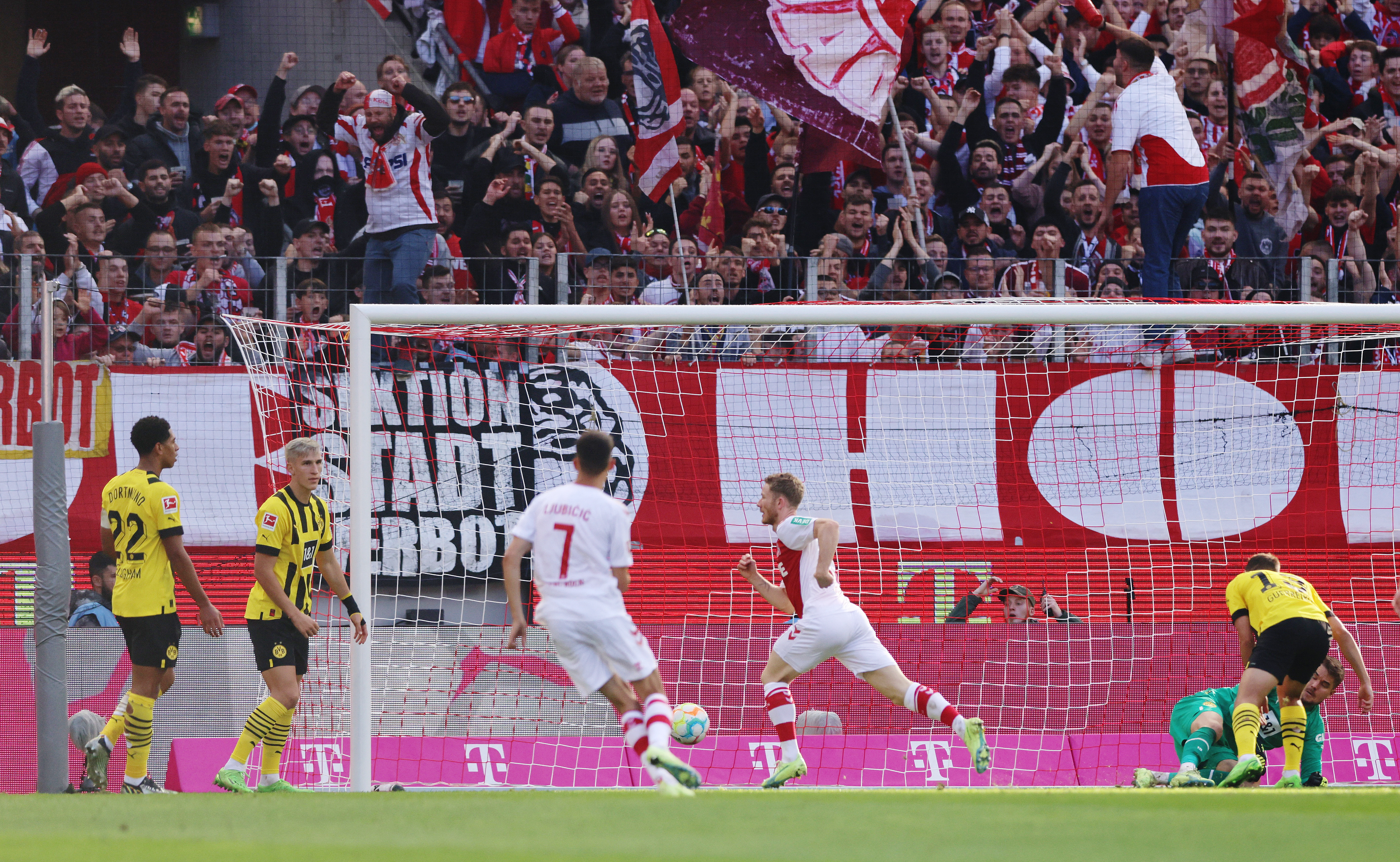 Bundesliga - FC Cologne v Borussia Dortmund