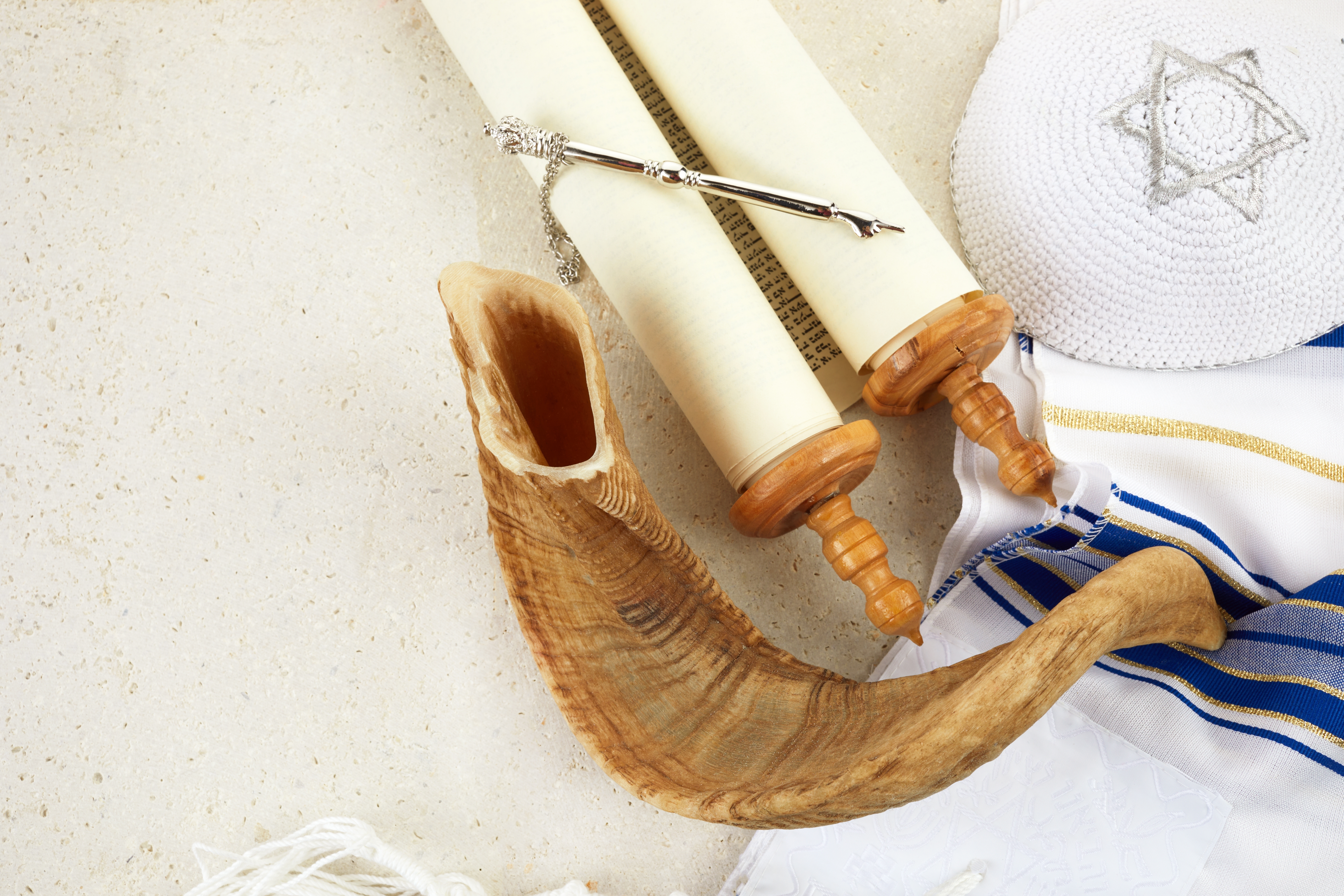 Yom,Kippur,Concept.,Tallit,,Thorah,And,Shofar,Jewish,Religious,Symbols