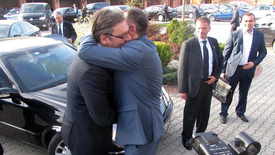 dodik vucic zagrljaj