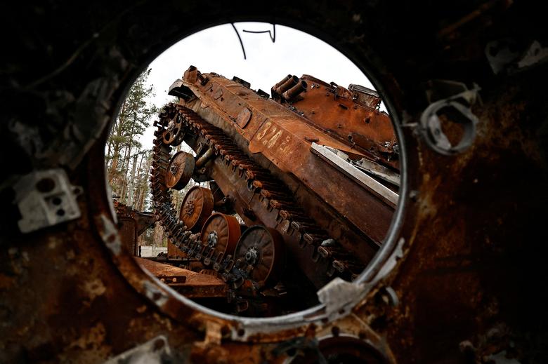 Uništeni ruski tenkovi i oklopna vozila u nedavno oslobođenom gradu Lyman, Donjecka oblast, Ukrajina, 5. oktobra 2022. REUTERS/Zohra Bensemra