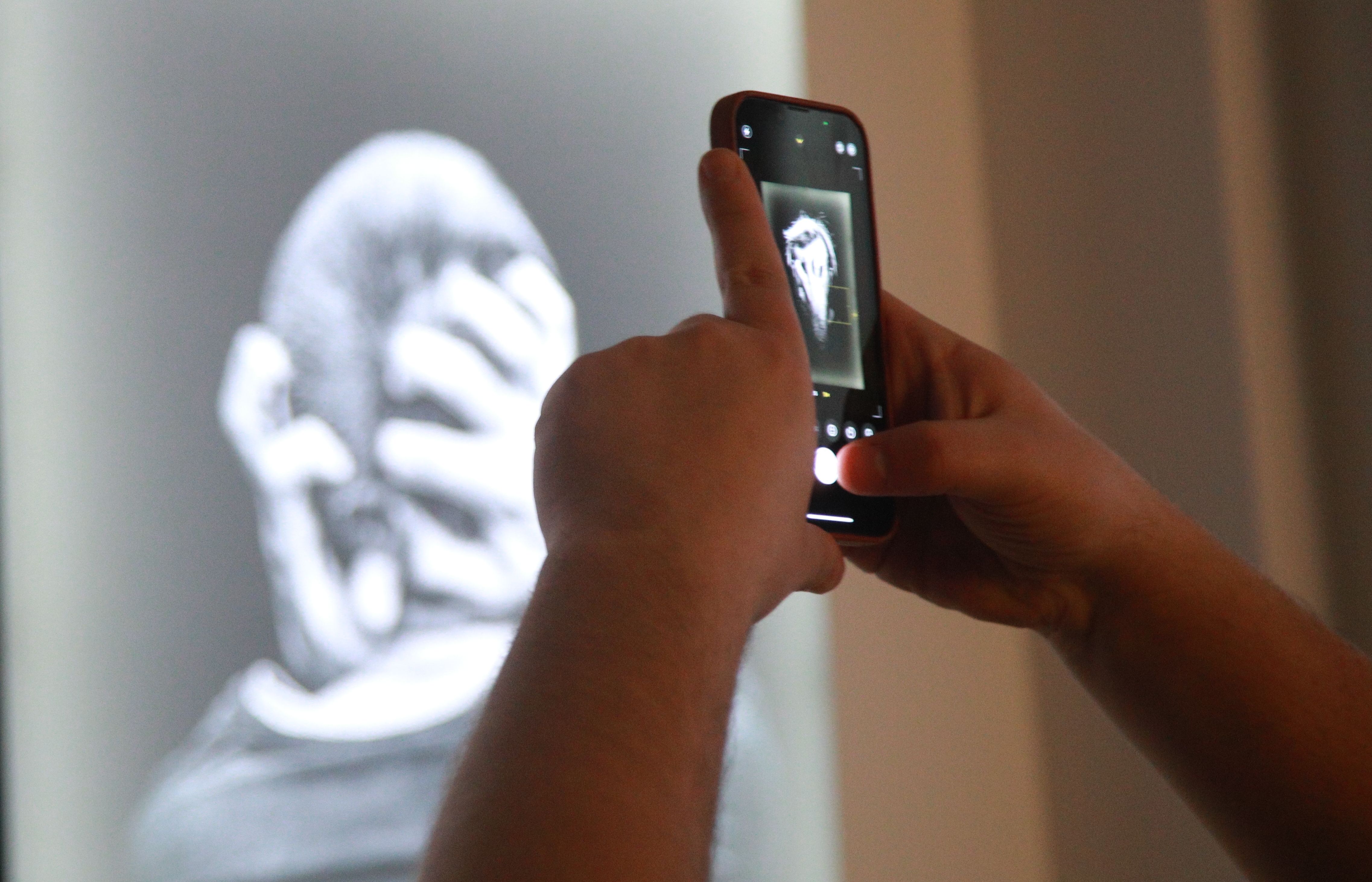 Beograd: Otvorena izložba "Breaking free" o deci rođenoj zbog rata u Bosni i Hercegovini