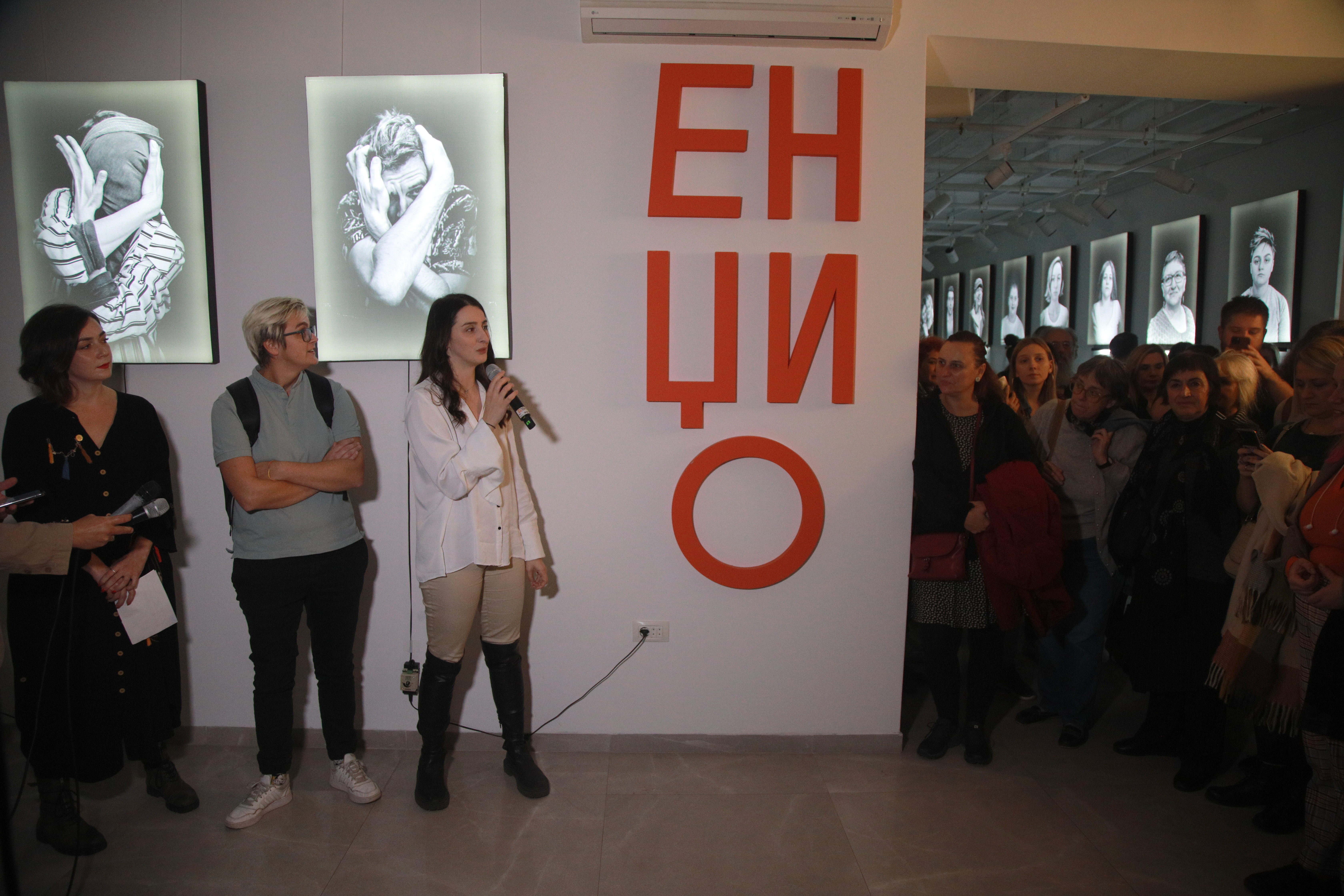 Beograd: Otvorena izložba "Breaking free" o deci rođenoj zbog rata u Bosni i Hercegovini