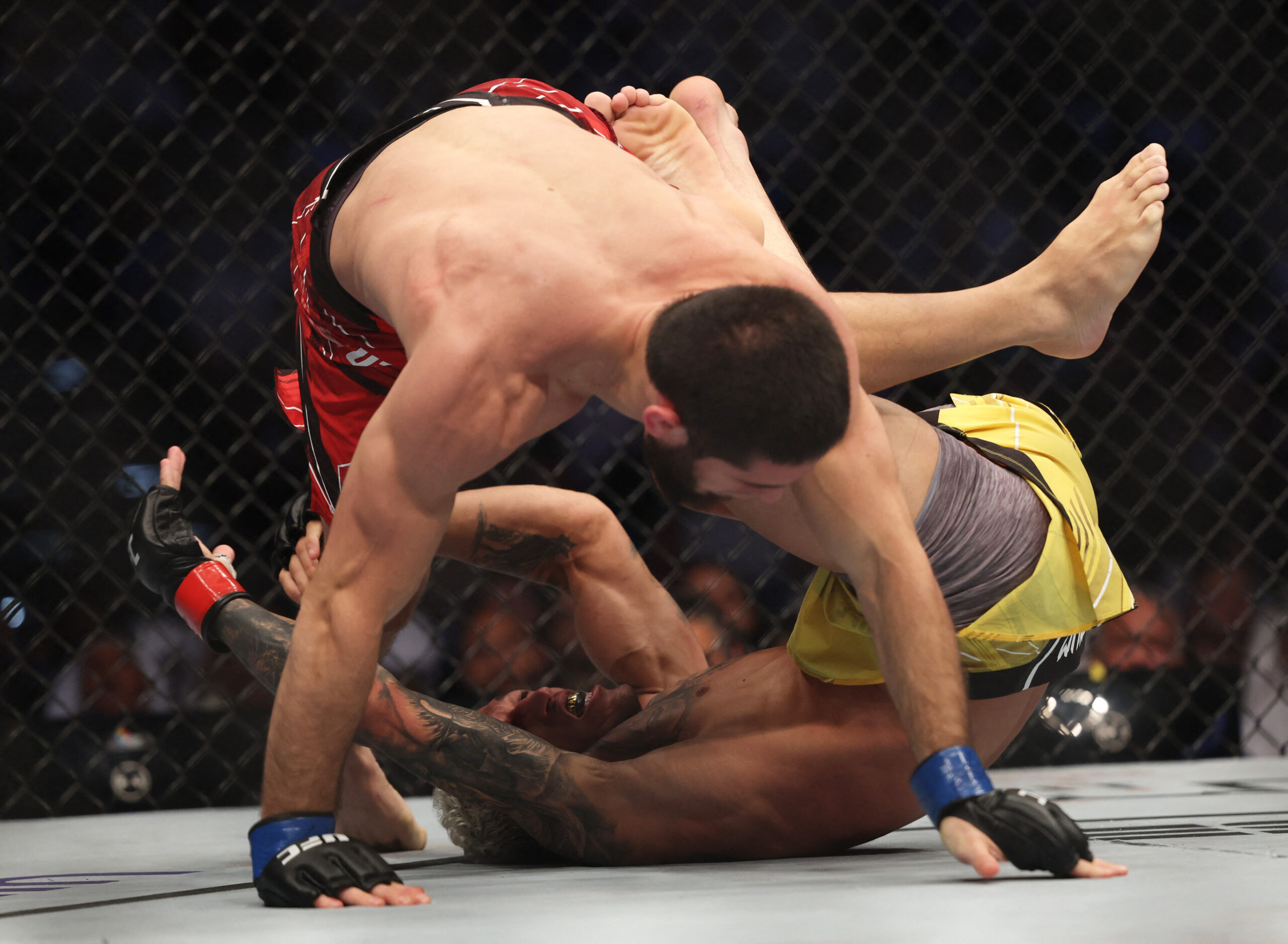 1666473413-2022-10-22T211545Z_414632375_UP1EIAM1N27PG_RTRMADP_3_MMA-UFC-UFC280-scaled.jpg