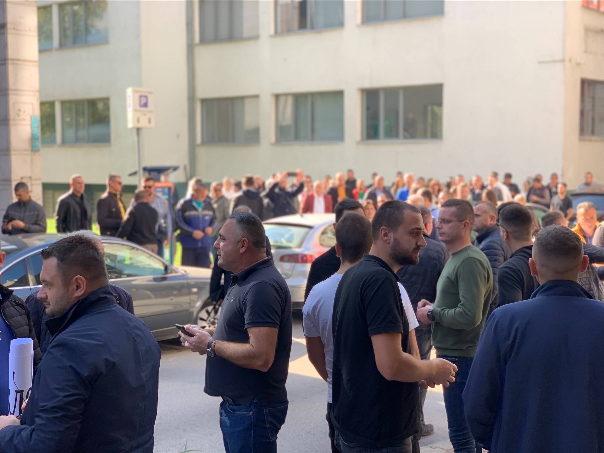 Protest ispred CIK-a