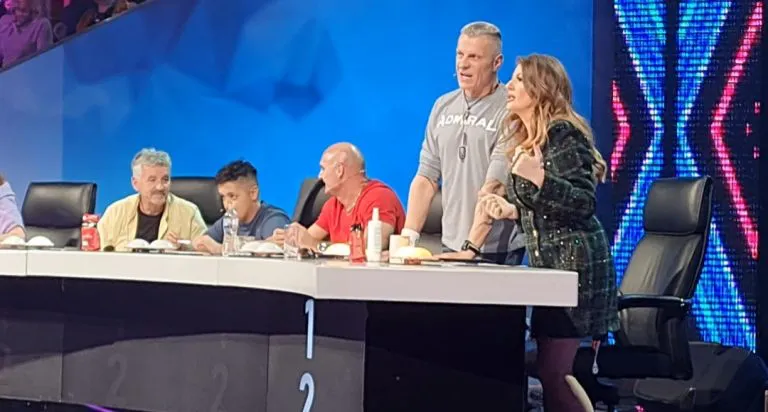 Screenshot_20221101-190640_Gallery-768x412