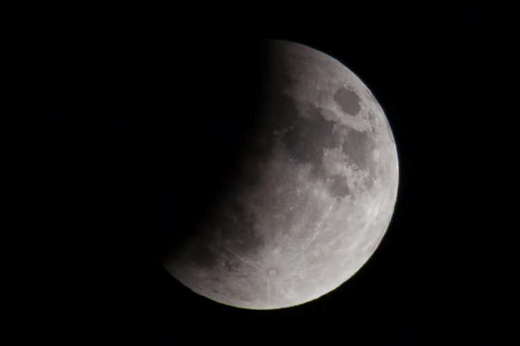 1637247619-eclipse-gf0308f3fc_1920-750x500