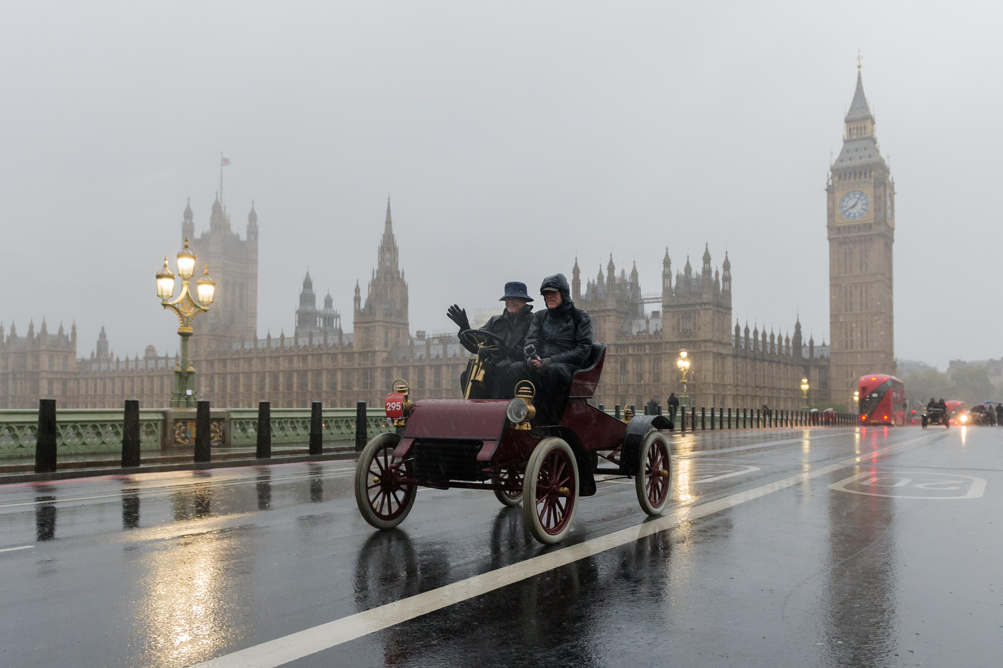 Trka oldtimera u Londonu: Učestvovalo više od 350 vozila proizvedenih prije 1905. godine