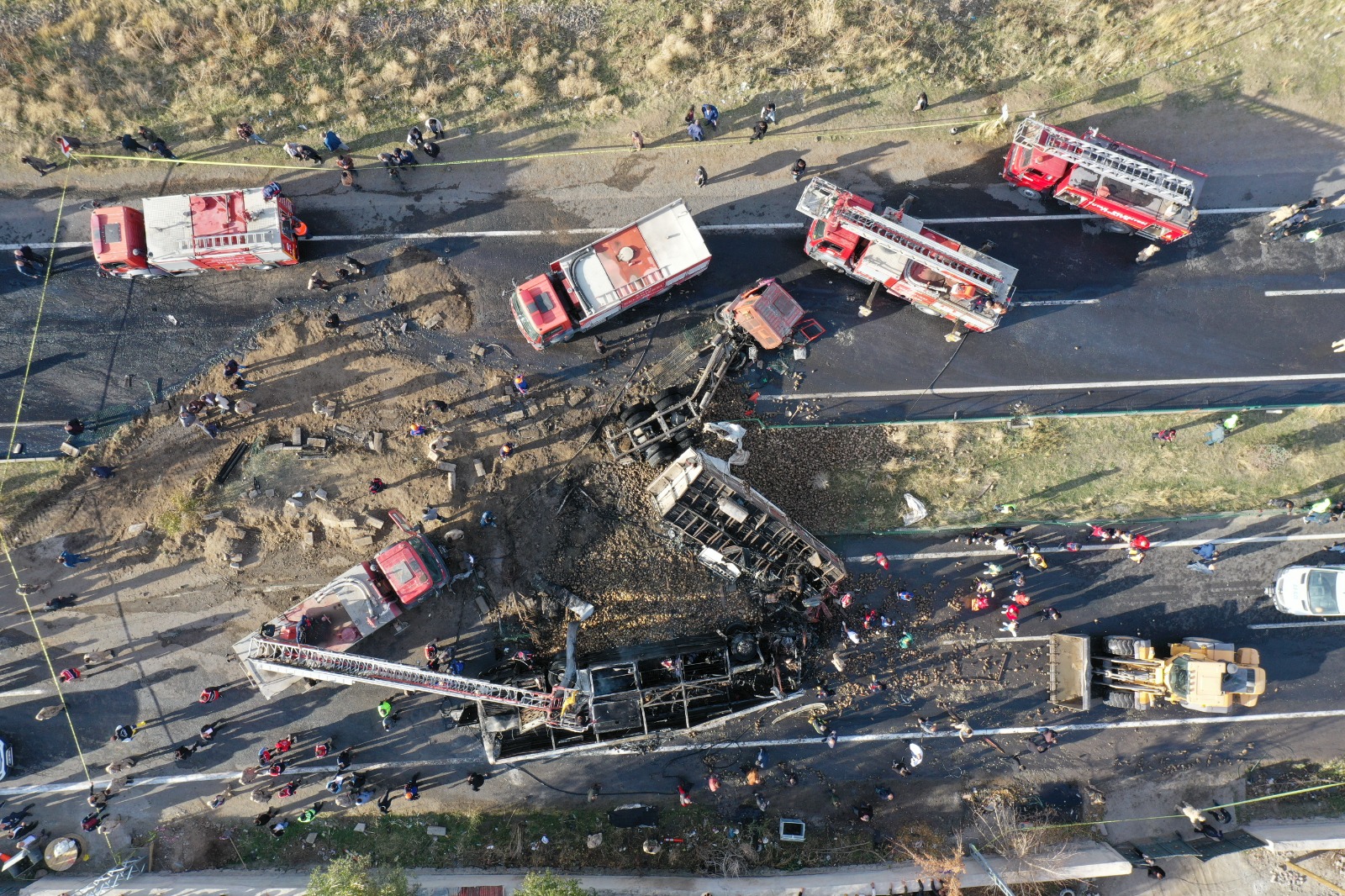 Najmanje sedam osoba poginulo u autobuskoj nesreći na istoku Turkiye