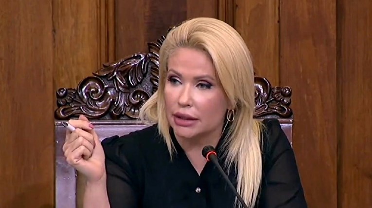 6d6eae10-35b3-404e-bb20-b7c81f03f5a3