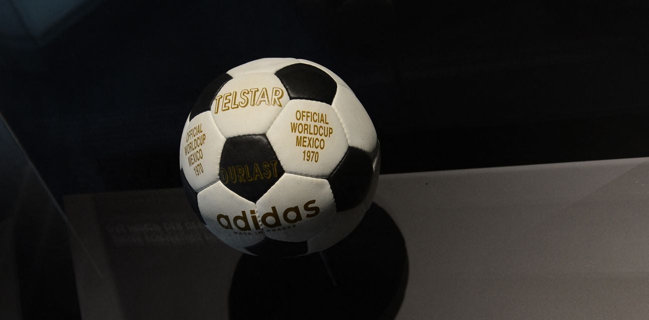 62419042-telstar-lopta-sp-1970