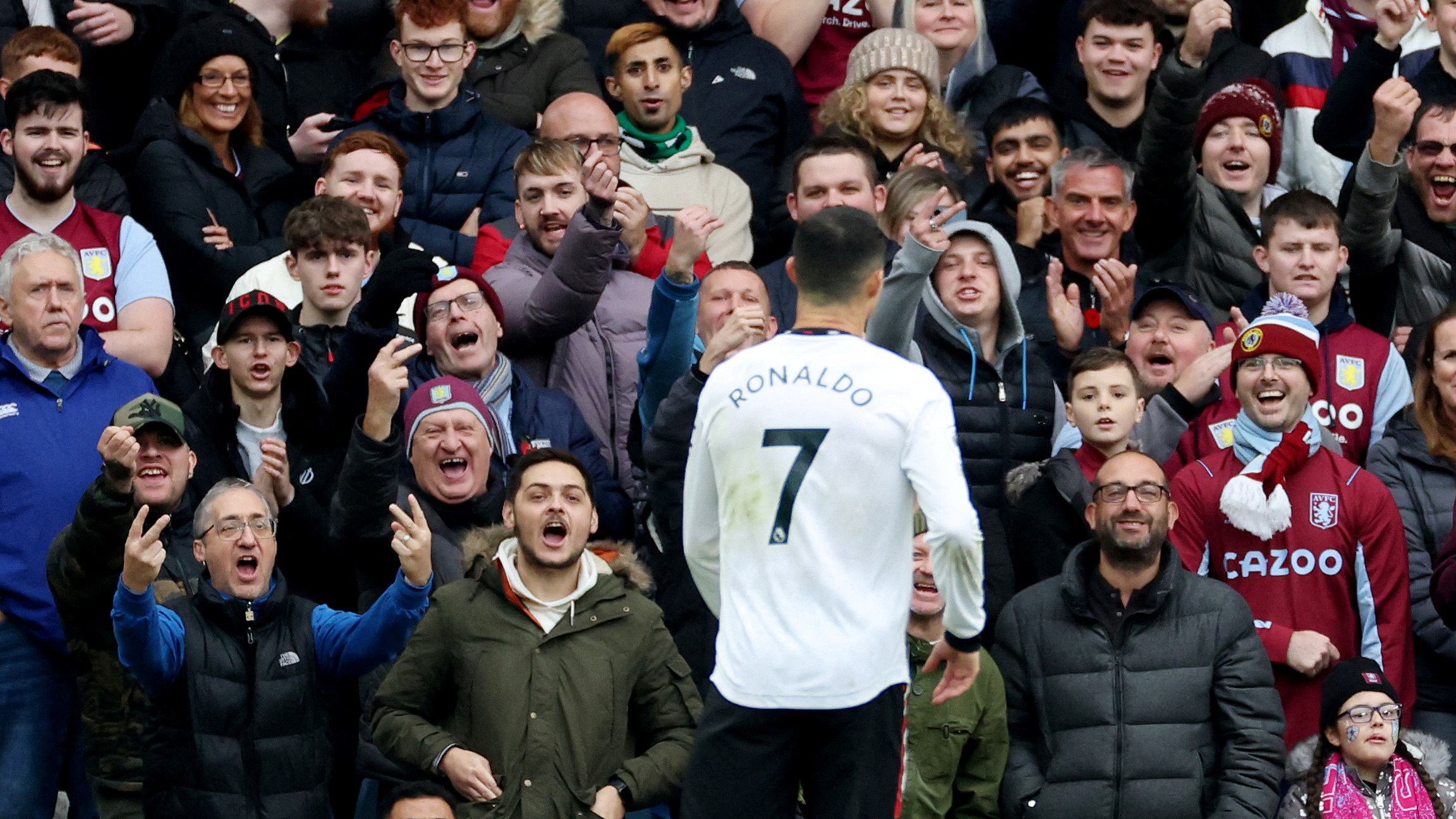 Premier League - Aston Villa v Manchester United