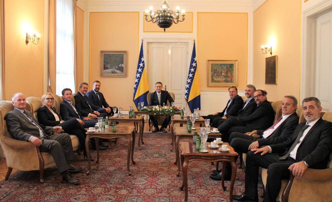 thumbnail_Član PBiH dr. Denis Bećirović sa predsjednicima opozicionih političkih stranaka