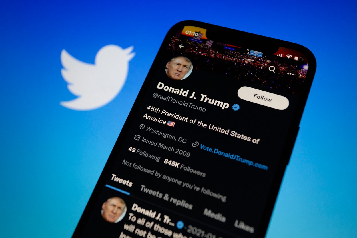 Elon Musk Reinstates Trump Twitter Account