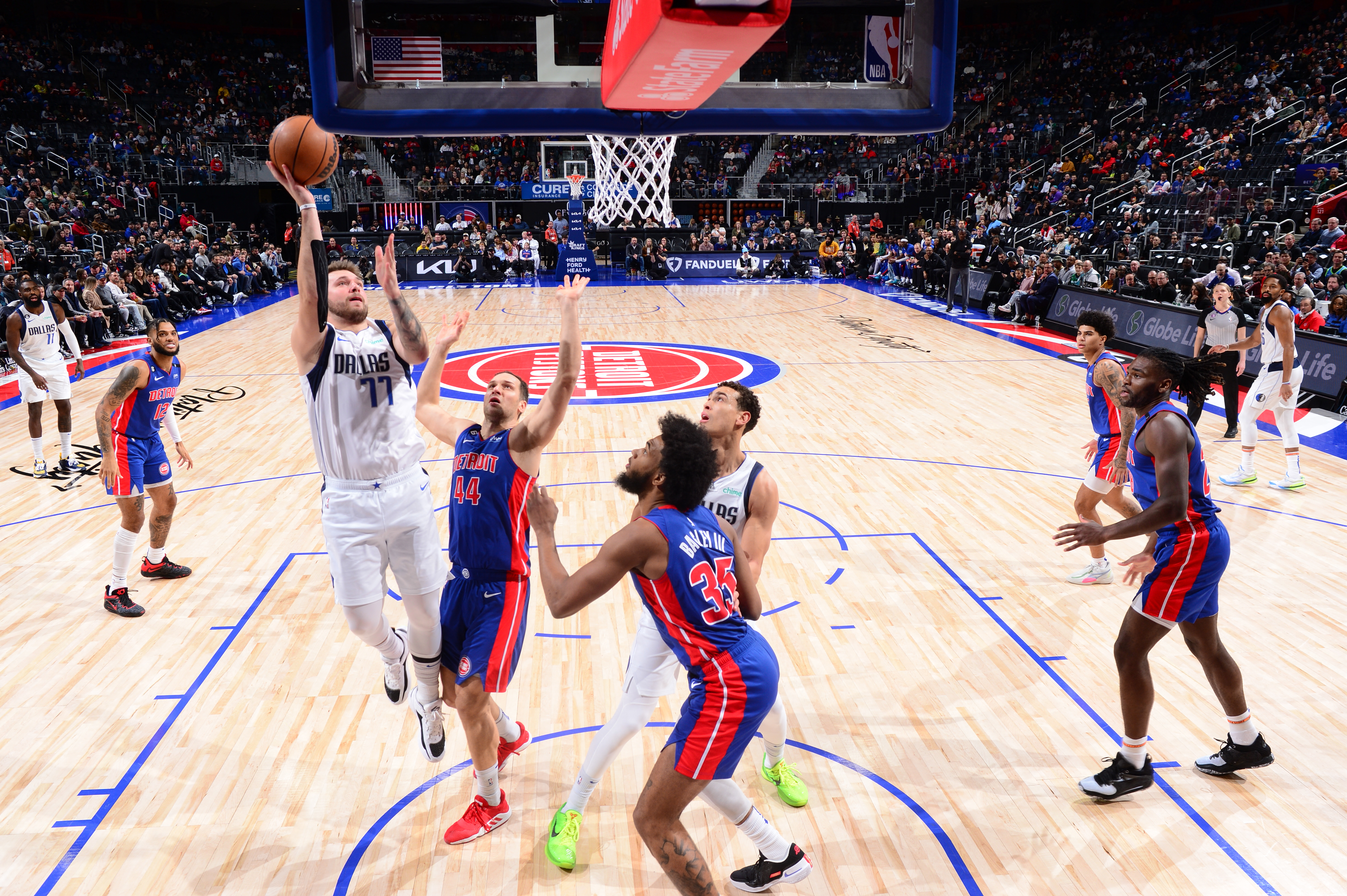 Dallas Mavericks v Detroit Pistons