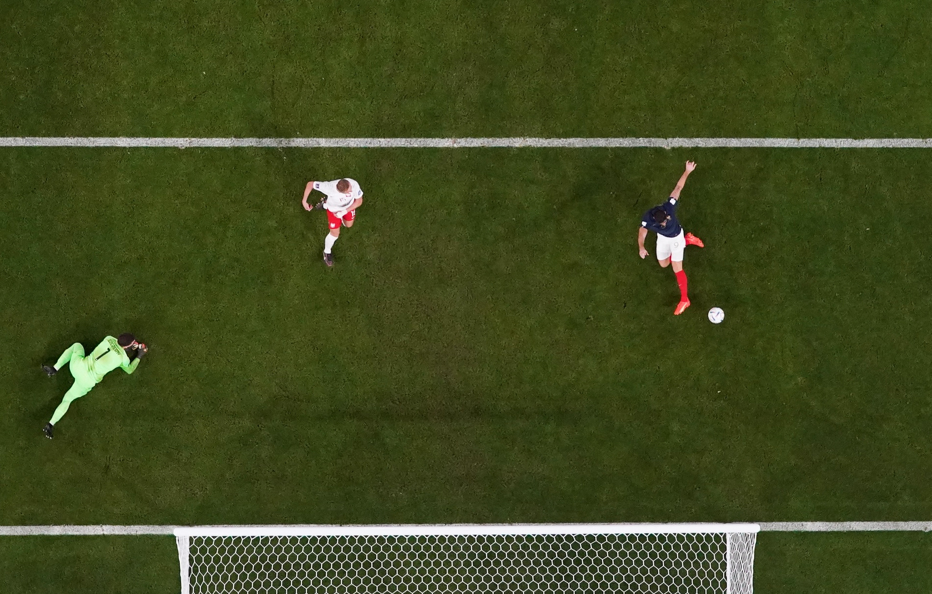 1670168053-2022-12-04T153148Z_902785482_UP1EIC4174YAP_RTRMADP_3_SOCCER-WORLDCUP-FRA-POL-REPORT.JPG