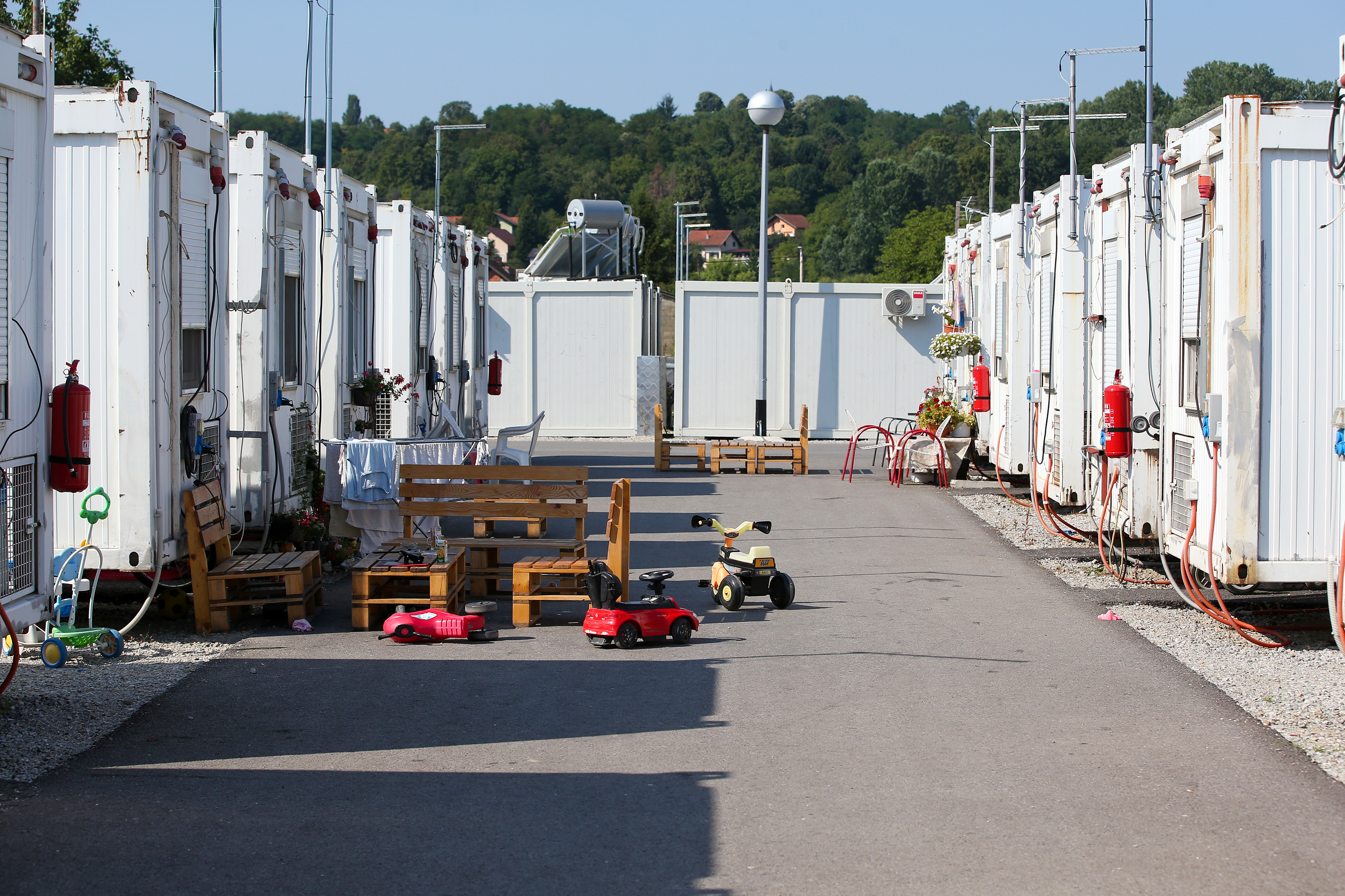 Petrinja: Reportaa o ljudima koji ive u kontejnerskom  naselju