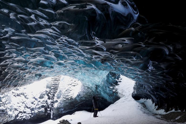 Ledena pećina se vidi u laguni glečera Jokulsarlon tokom zime na južnoj obali Islanda, 17. februara. REUTERS/Nacho Doce

