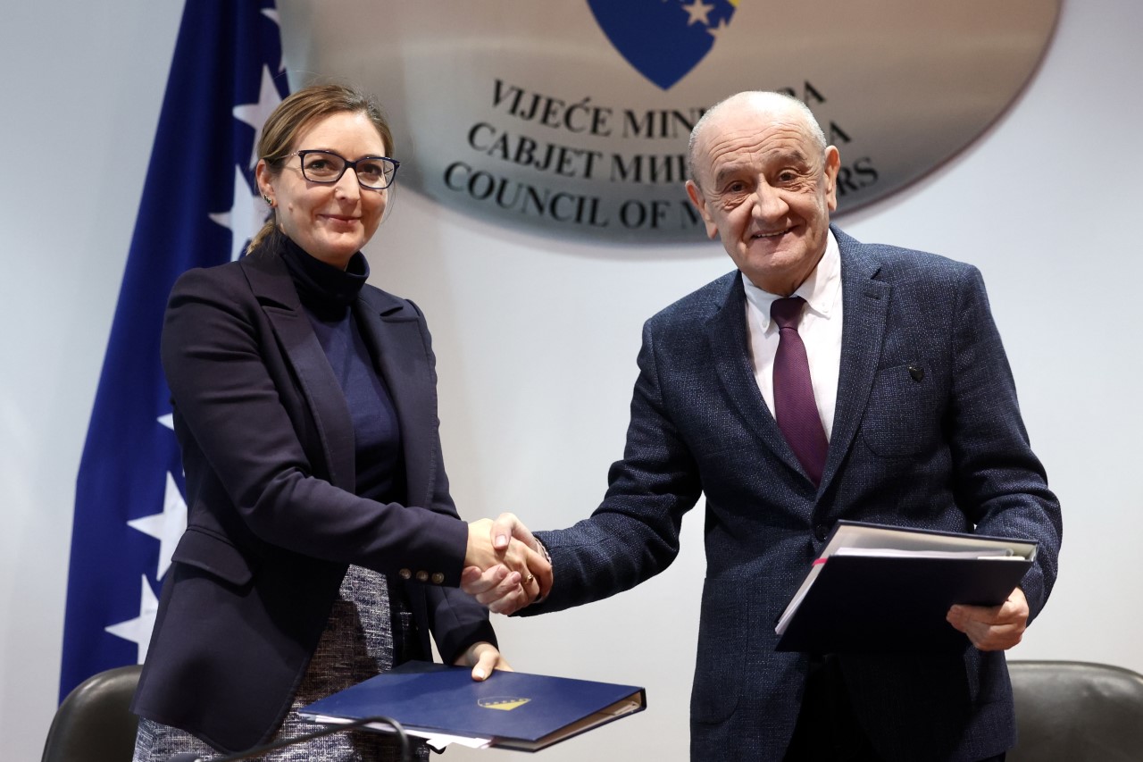 Manuela Naessl, Vjekoslav Bevanda