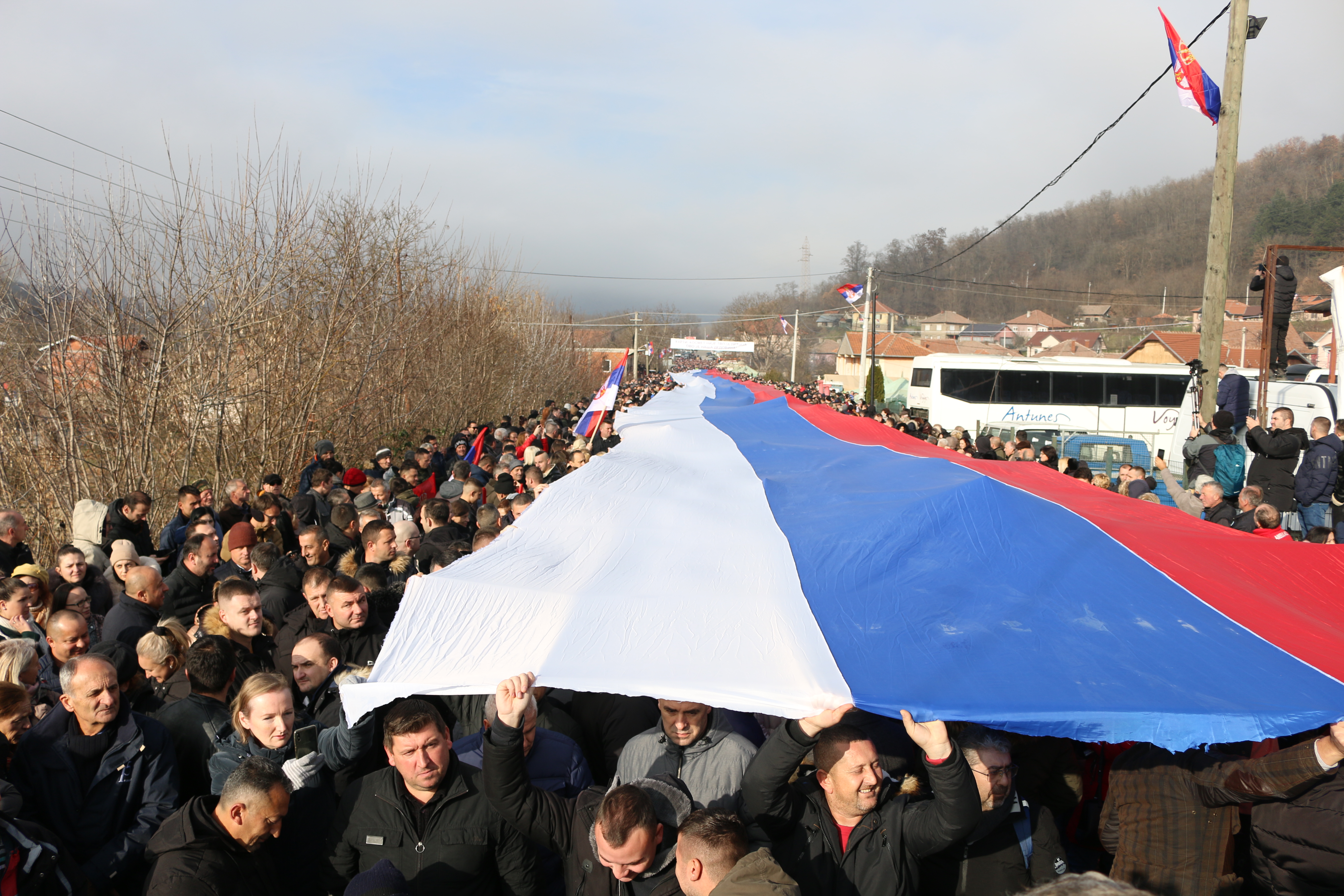 Hiljade lokalnih Srba protestovalo na sjeveru Kosova