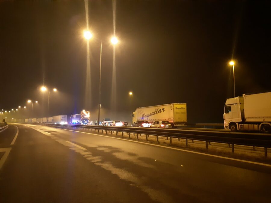 1672009446-nis-pirot-autoput-zatvoren-2-900x675