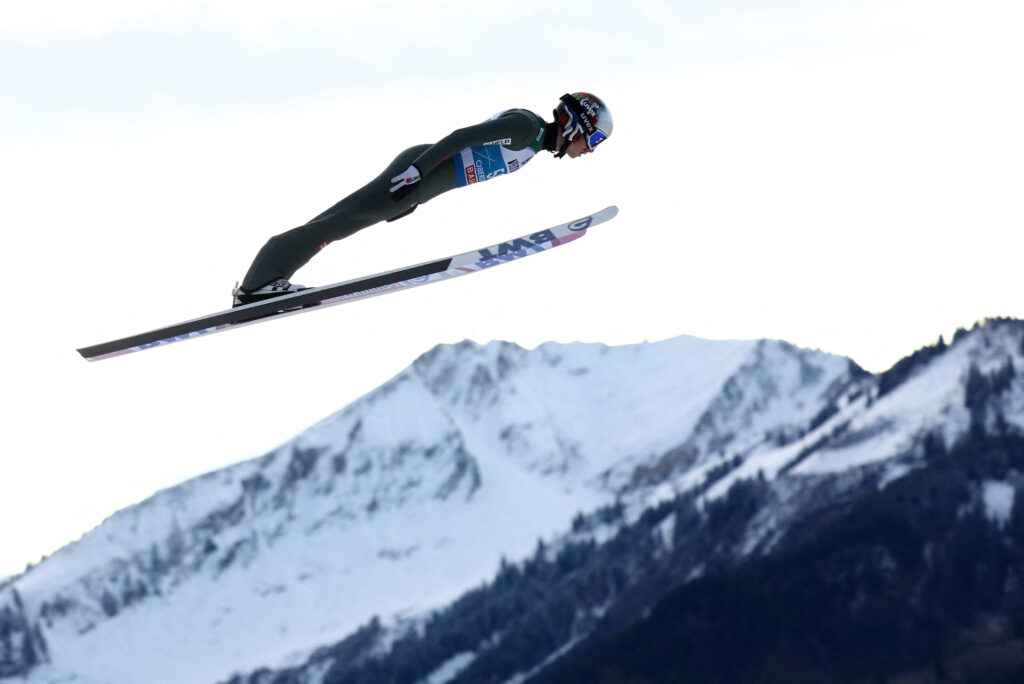 1672255010-2022-12-28T135256Z_202530817_UP1EICS12K50G_RTRMADP_3_SKI-JUMPING-4HILL-1024x684.jpg