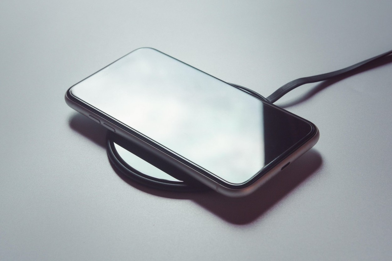 Smartphone charging on a wireless charger