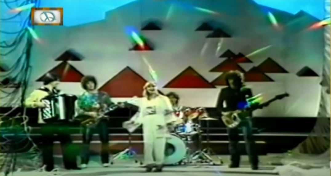 Vatreni poljubac - Naslovna