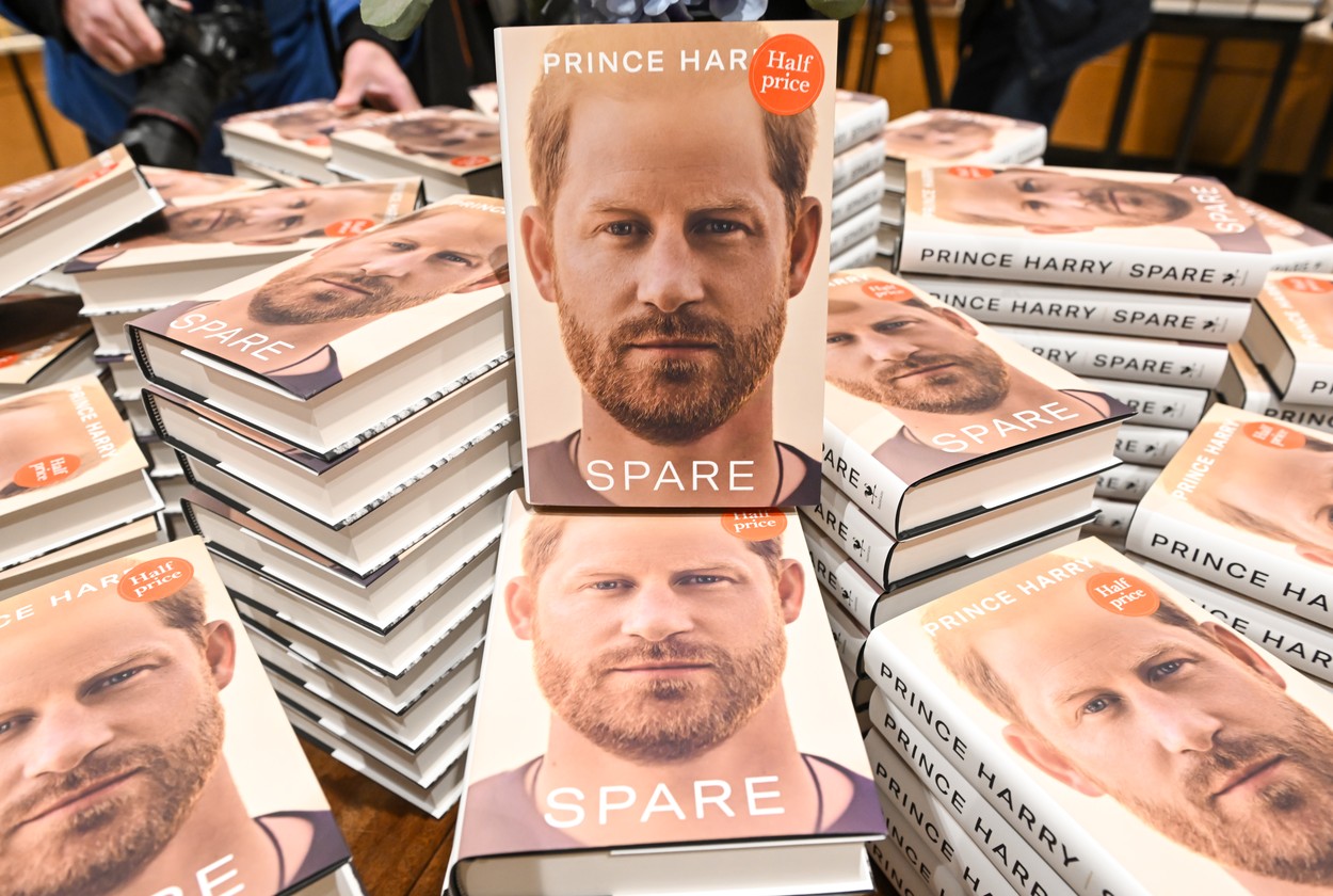 Queues To Purchase Prince Harry's 'Spare' In London