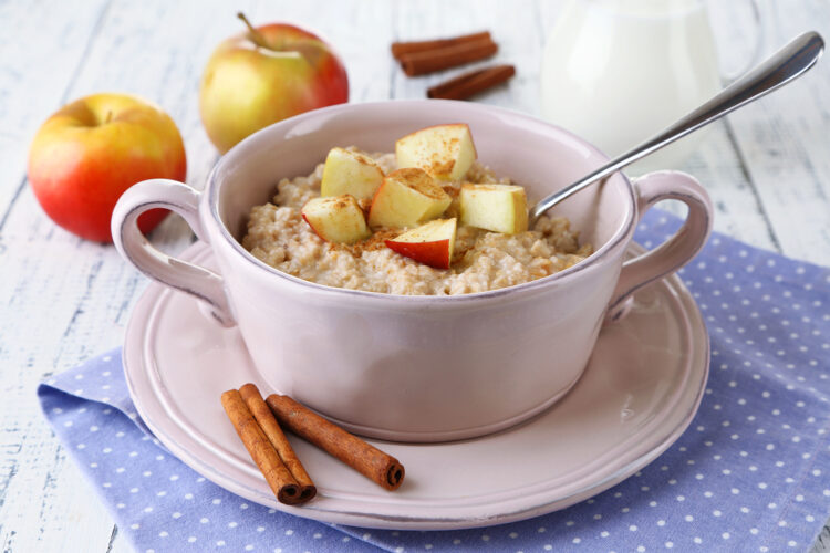 Tasty,Oatmeal,With,Apples,And,Cinnamon,On,Wooden,Table