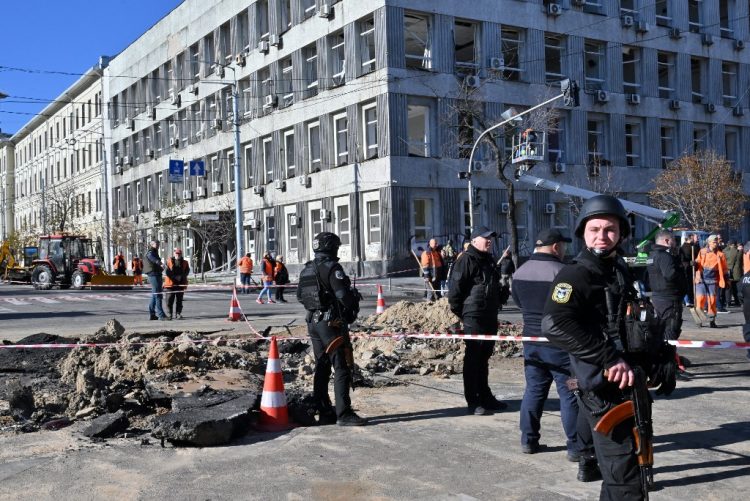 1665420862-000_32L44D4-750x501