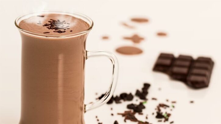 topla-cokolada-cokoladno-mleko-pixabay-226945-725x407