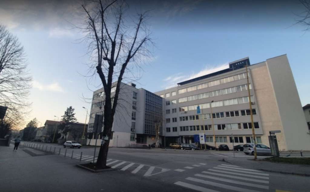 l_01de063cf707764ba7d271589a116493