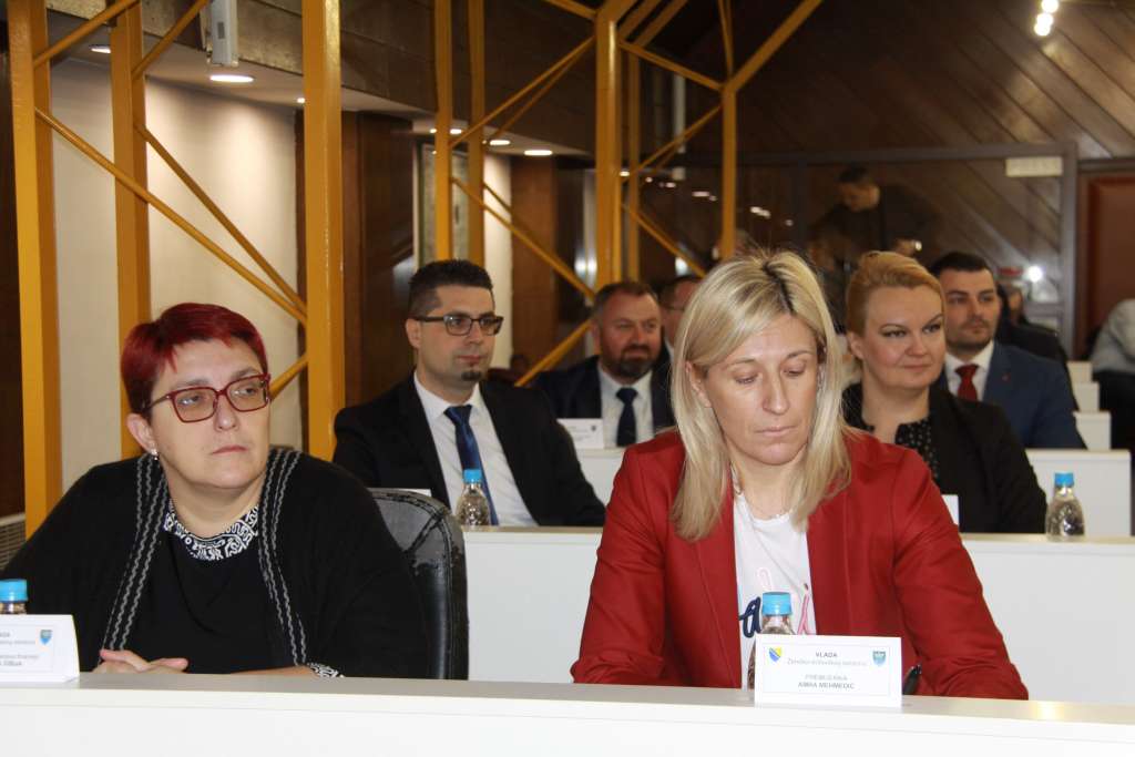 l_6baaa8684e45a31d8f48bb75c8ea38ad