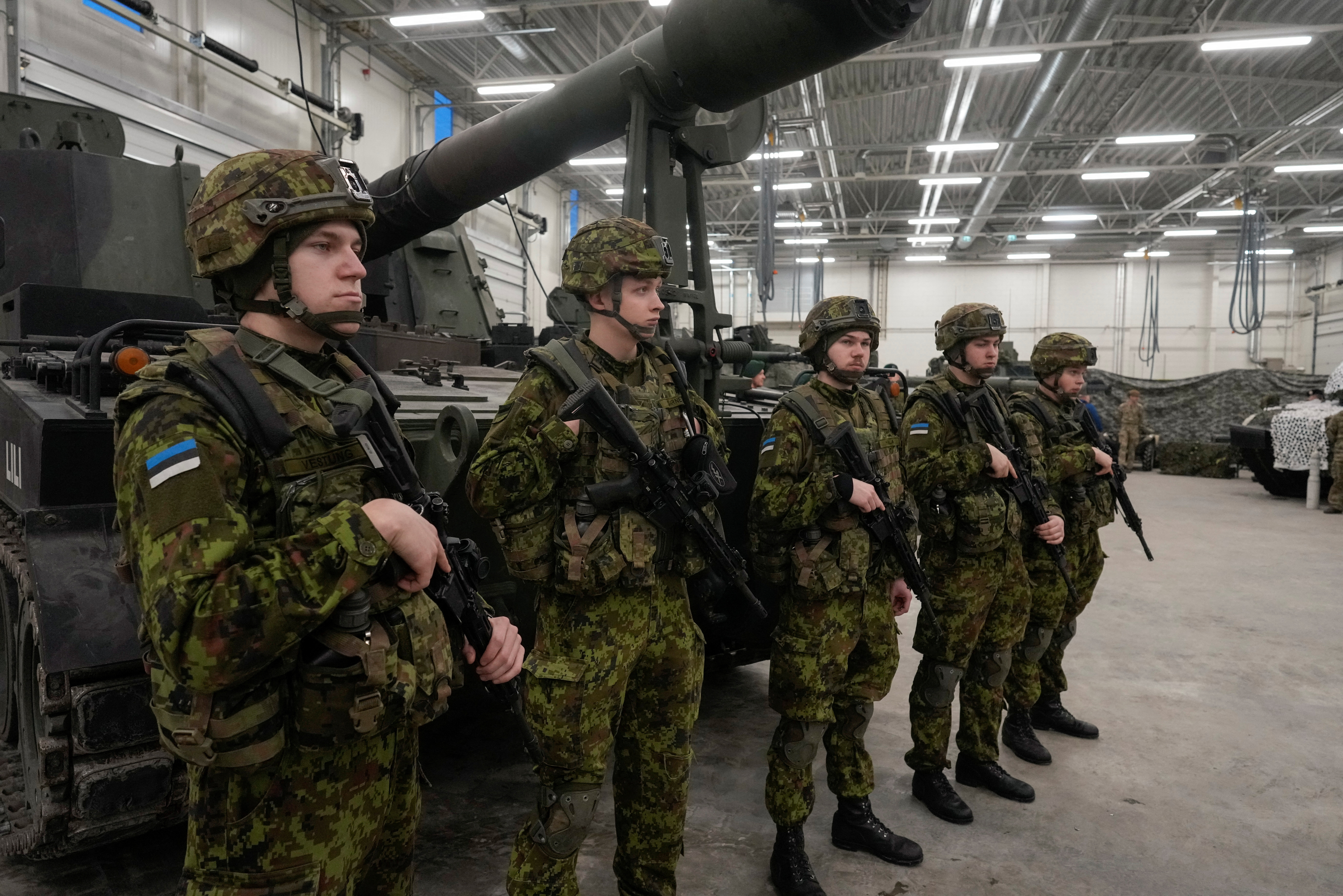 UK and Baltic defence ministers meet in Estonia to discuss providing heavy weaponry to Ukraine