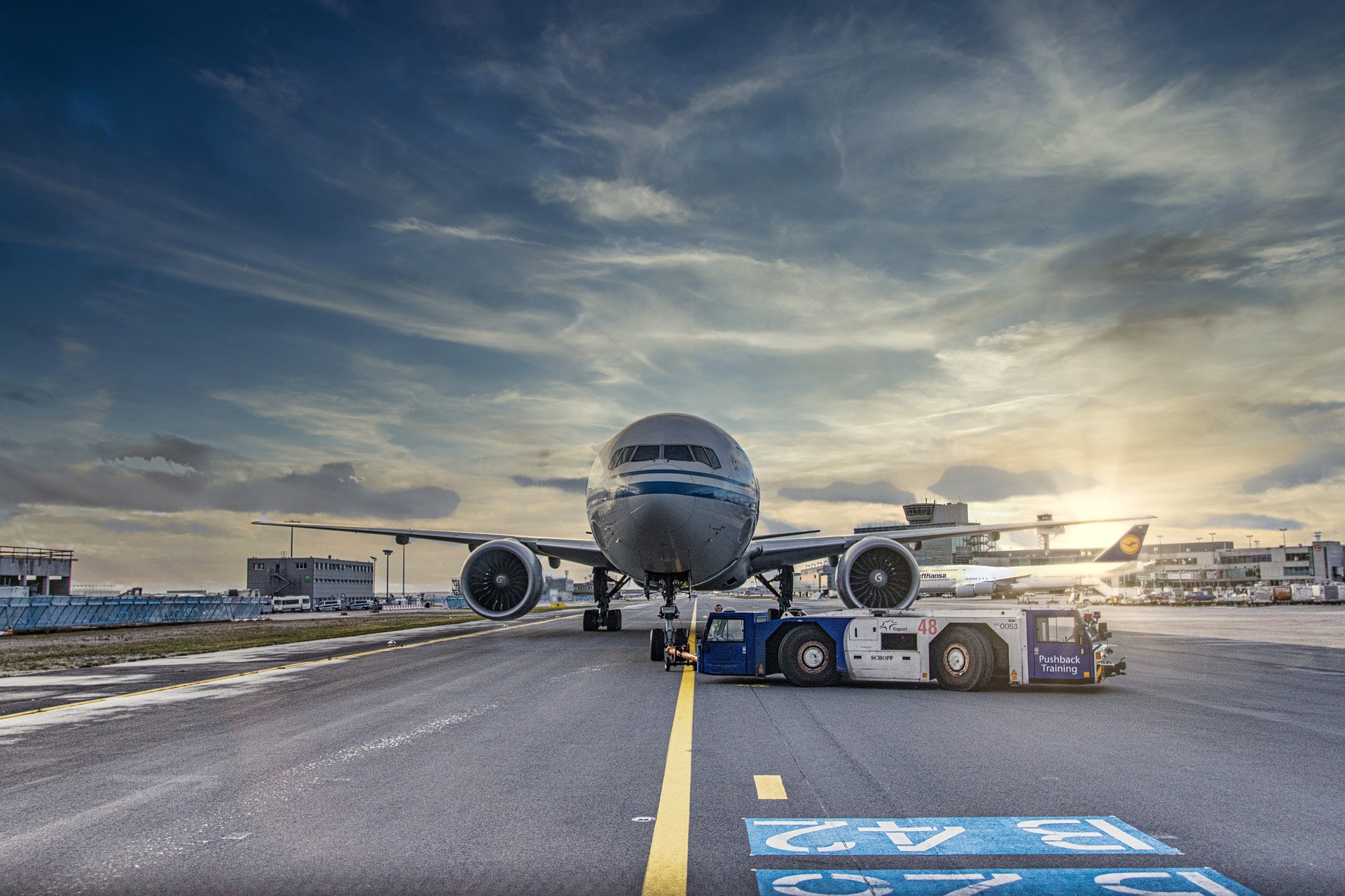 airplane-4974678_1920